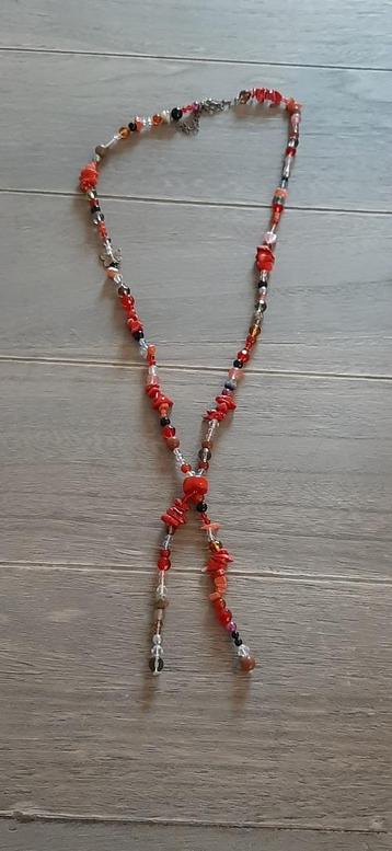 Kralenketting rode kralen beschikbaar voor biedingen