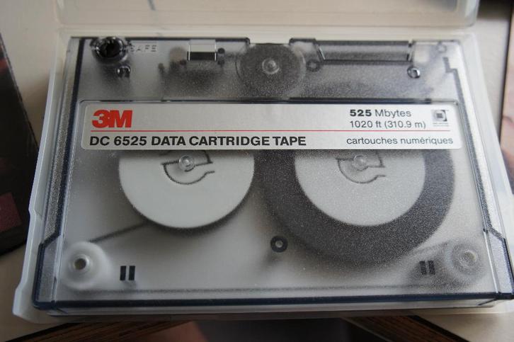 Te Koop: 2 Vintage 3M DC6525 Data Cartridge Tape + 1 Sony, Computers en Software, Beschrijfbare discs, Zo goed als nieuw, Overige typen