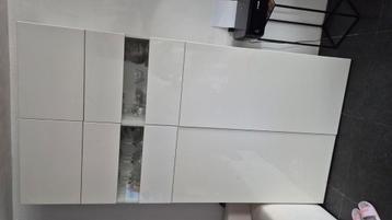 Mooie witte kast beschikbaar voor biedingen