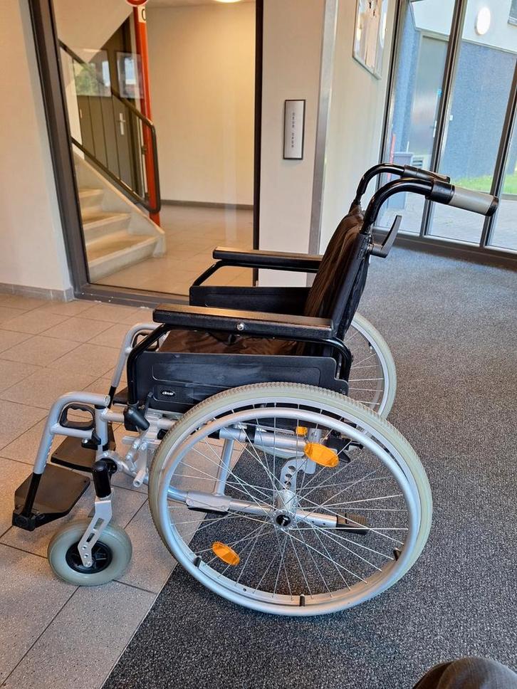 Rolstoel Lichtgewicht aluminium lees beschrijving goedestaat, Diversen, Rolstoelen, Zo goed als nieuw, Duwrolstoel, Inklapbaar