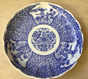 19de eeuws Chinees bord rijk gedecoreerd met dubbele ring  beschikbaar voor biedingen