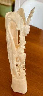 Beeld uitgesneden uit  bot - Bali, Antiek en Kunst, Ophalen of Verzenden