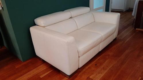Wit leren 2-zits bank met relax, Huis en Inrichting, Banken | Bankstellen, Zo goed als nieuw, Rechte bank, Tweepersoons, 150 tot 200 cm