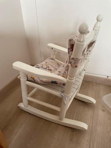 Schattig Kinderschommelstoeltje met Kussen beschikbaar voor biedingen