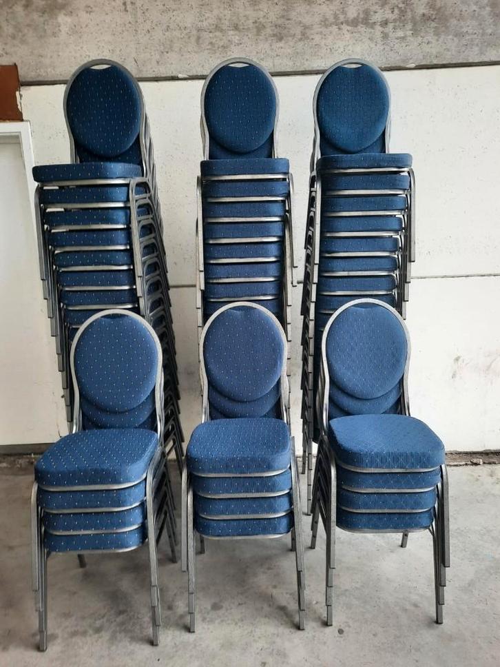 70 Stapelstoelen stackchairs gestoffeerde stoelen, Huis en Inrichting, Stoelen, Nieuw, Vijf, Zes of meer stoelen, Kunststof, Metaal