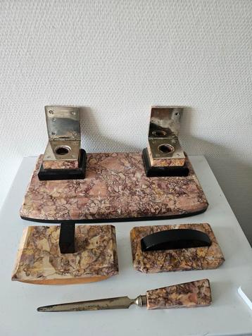 Antiek marmeren inkstel beschikbaar voor biedingen