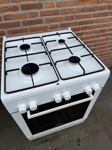 Bosch Gasfornuis met Oven - 4 Kookzones beschikbaar voor biedingen
