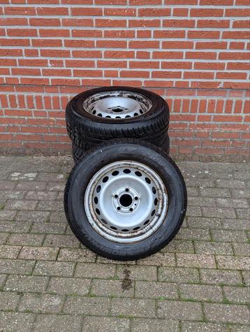 15inch Volvo V70 velgen met winterbanden beschikbaar voor biedingen