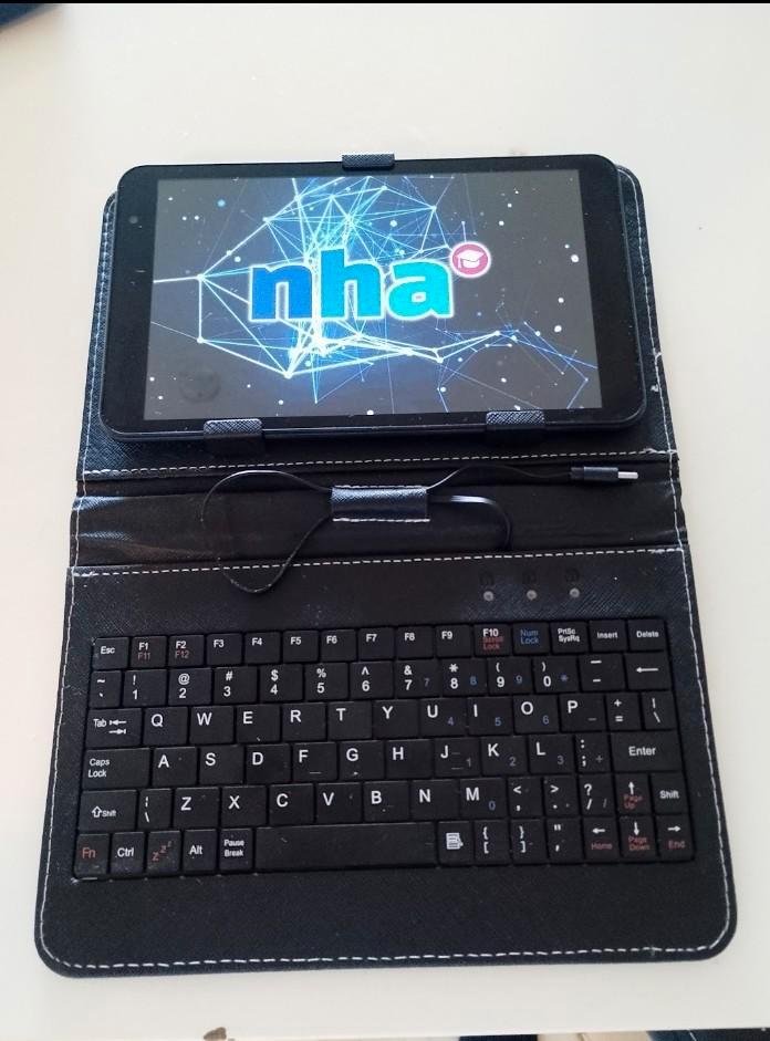 NHA Tablet 9 inch met Toetsenbord, Computers en Software, Android Tablets, Gebruikt, Wi-Fi, 9 inch, 16 GB, Uitbreidbaar geheugen