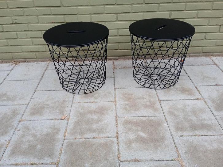 2 mat zwarte metalen draadmanden €10,00 per stuk, Huis en Inrichting, Woonaccessoires | Schalen en Manden, Zo goed als nieuw, Mand