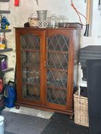 Oud kastje met glas in lood, Ophalen