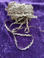 Zigzagband goudkleur, Hobby en Vrije tijd, Ophalen of Verzenden, Nieuw, Lint, Band of Elastiek