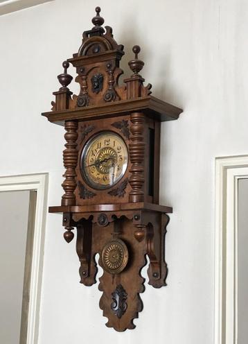 fraai bewerkte Duitse vrij slinger wand klok beschikbaar voor biedingen