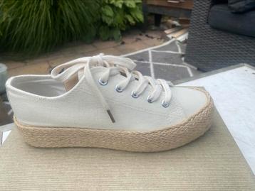 Leuke zomerschoenen nieuw beschikbaar voor biedingen