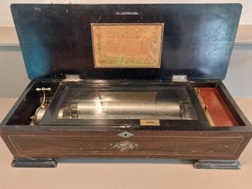Grote Speeldoos muziekdoos 70cm Zwitserland omstr. 1880 beschikbaar voor biedingen