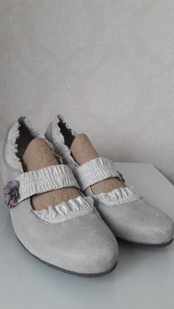 DKode creme leder schoenen maat 41 beschikbaar voor biedingen