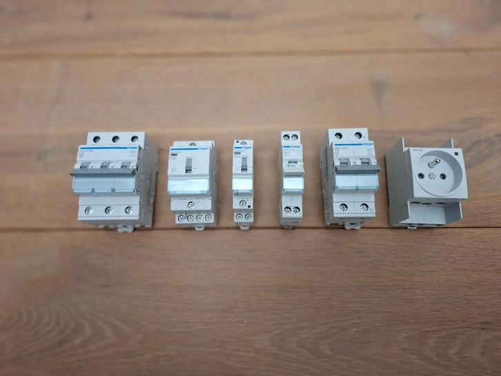 Hager - Installatieautomaten/Schakelaars/Stopcont. - NIEUW, Hobby en Vrije tijd, Elektronica-componenten, Nieuw, Ophalen of Verzenden