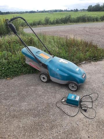 Makita MU401D - Grasmaaier (accu / accumaaier) beschikbaar voor biedingen