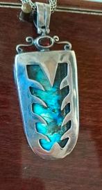 Grote labradoriet hanger van zilver met robijn, Gebruikt, Overige voorstellingen, Blauw, Ophalen of Verzenden