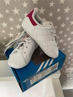 Adidas slofjes maat 21 NIEUW, Kinderen en Baby's, Babykleding | Schoentjes en Sokjes, Meisje, Nieuw, Ophalen of Verzenden, Adidas
