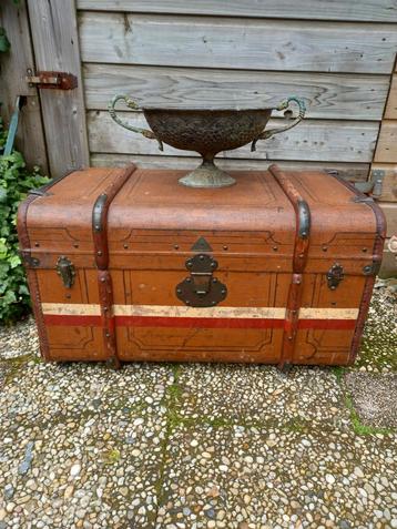 Antieke schatkist/trunk afkomstig uit Denhaag  beschikbaar voor biedingen