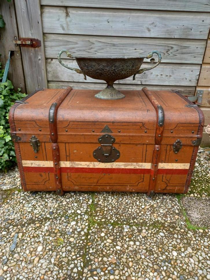Antieke schatkist/trunk afkomstig uit Denhaag, Antiek en Kunst, Antiek | Woonaccessoires, Ophalen of Verzenden
