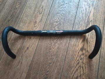 Deda Zero 100

aluminium racefiets stuur 44 cm beschikbaar voor biedingen