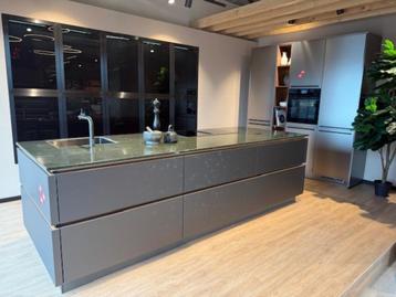 super luxe kookeiland! voor €14.999 beschikbaar voor biedingen