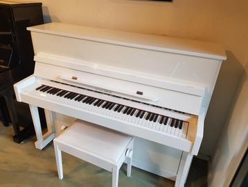 Spierwit glans piano Schumer/Pearl River 117.Tot. nieuwstaat beschikbaar voor biedingen