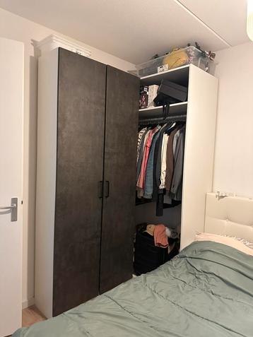 Te koop: Ikea PAX kledingkast, 3 delen, spiegeldeuren