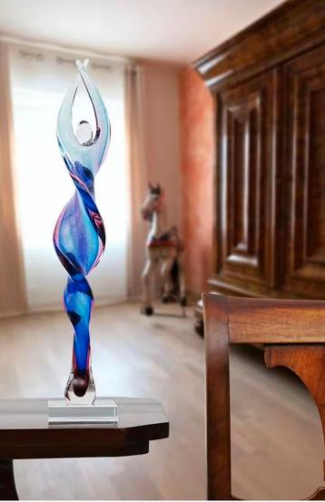 Danser van glas in muranostijl beschikbaar voor biedingen
