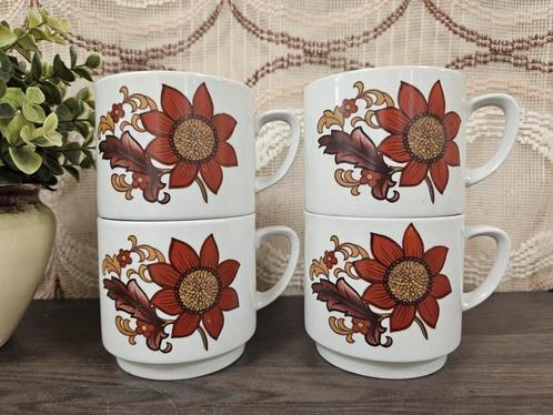Vintage Monopoli koffie beker set van 4 stuks retro servies, Huis en Inrichting, Keuken | Servies, Zo goed als nieuw, Kop(pen) en/of Schotel(s)