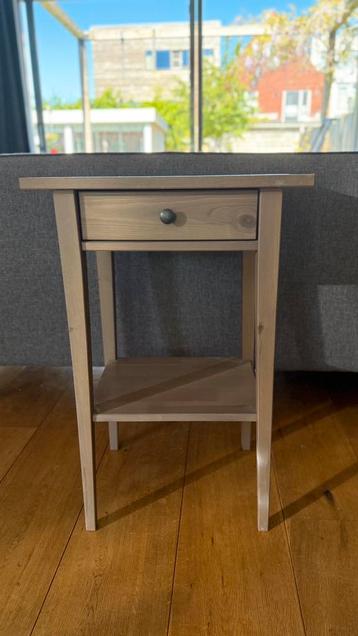 Nachtkastje grey wash eikenkleur beschikbaar voor biedingen