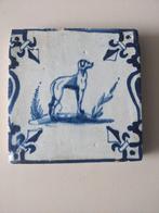 een gave vroeg 17de eeuwse kandelaber tegel met hond, Ophalen of Verzenden