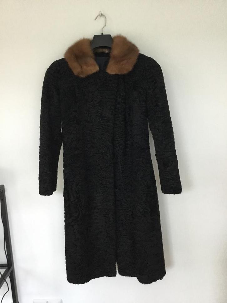 Astrakan bontjas maat 36 - Mooie details!, Kleding | Dames, Jassen | Zomer, Gedragen, Maat 36 (S), Ophalen of Verzenden