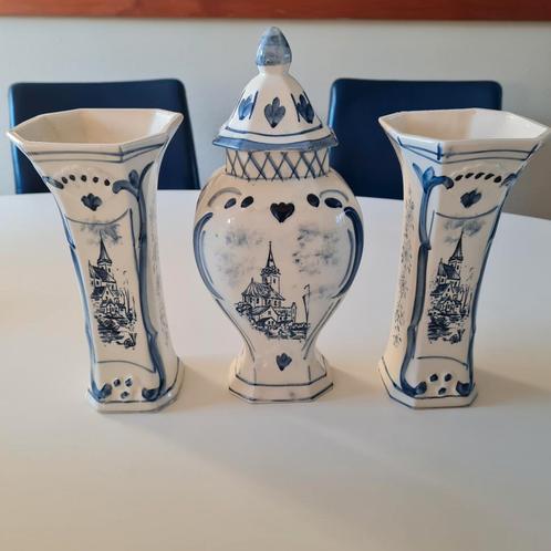 delfst blauw porseleinen kaststel handpainted, Antiek en Kunst, Antiek | Vazen, Ophalen