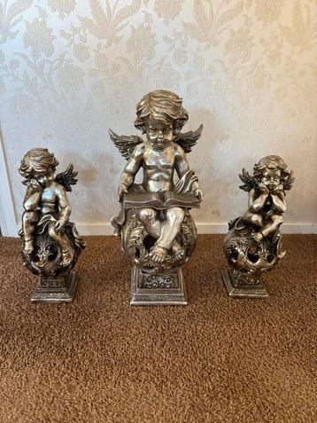 3 brocante engelen mat grijs zilver look beschikbaar voor biedingen