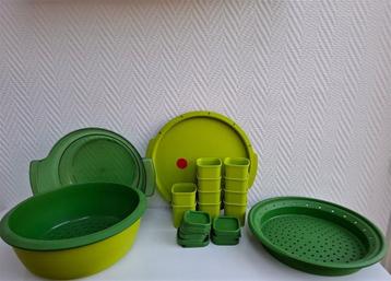 T047 Microgourmet, 4delig en 10 stoompotjes en meer Tupperwa beschikbaar voor biedingen