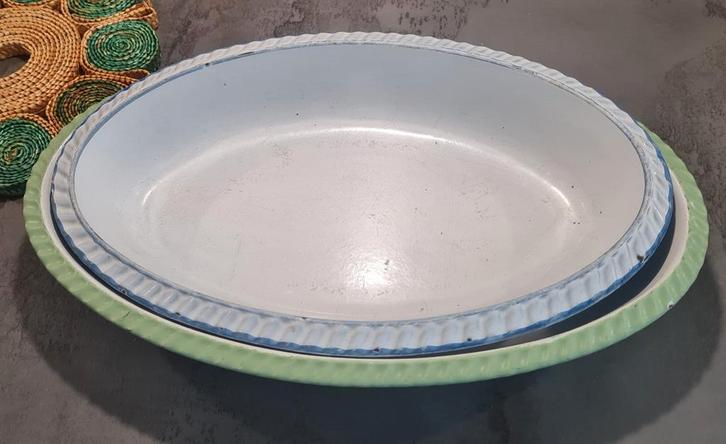 Vintage gietijzeren geëmailleerde schaaltjes gemerkt, Antiek en Kunst, Antiek | Servies los, Ophalen of Verzenden