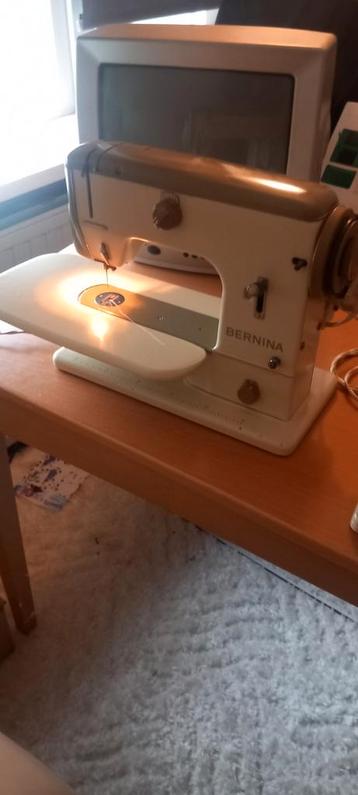 Bernina 700 zigzag naaimachine vintage goed onderhouden!! beschikbaar voor biedingen