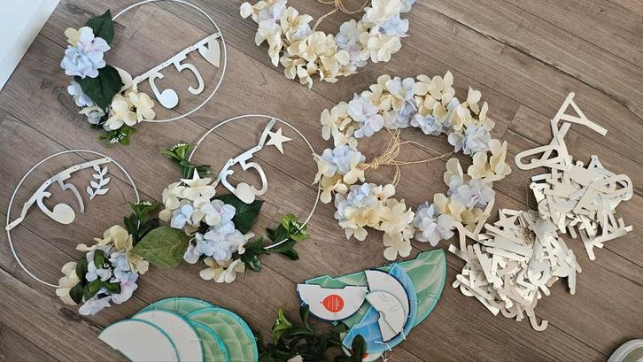 Feest Decoratie Pakket met Hoepels & Letters, Huis en Inrichting, Woonaccessoires | Krantenbakken en Lectuurbakken, Ophalen of Verzenden