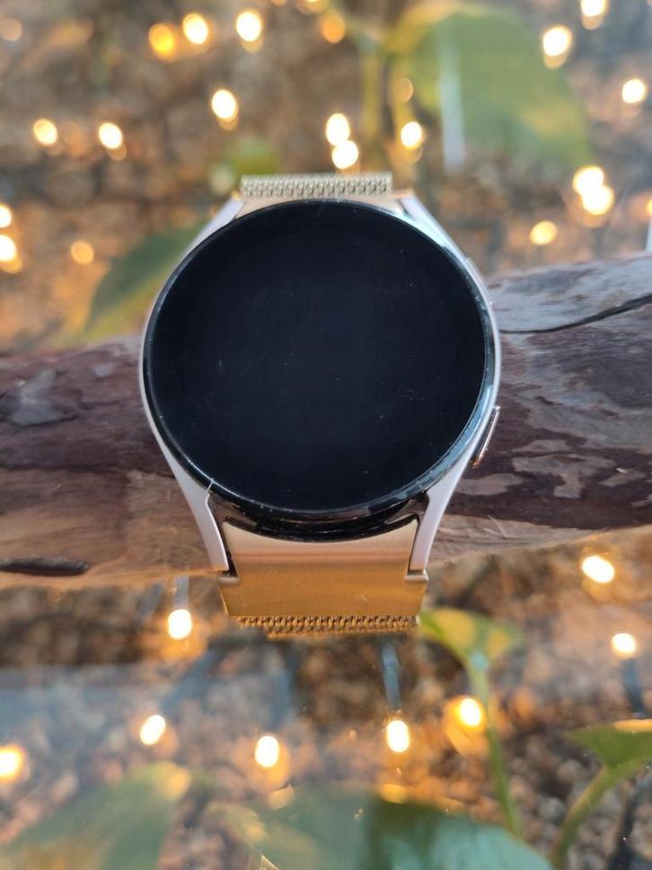 Mooie Samsung Watch4 in rosé goud, Sieraden, Tassen en Uiterlijk, Smartwatches, Gebruikt, Android, Roze, Afstand, Calorieverbanding