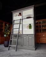 Hoge grijze boekenkast | Bibliotheekkast | Ladder #2020, Metaal, Met deur(en), Ophalen of Verzenden, 200 cm of meer