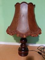 Oude lamp met kap van varkensblaas, Huis en Inrichting, Lampen | Tafellampen, Ophalen, Gebruikt, 50 tot 75 cm