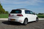 Volkswagen Golf 7.5 R-line PANORAMA TREKHAAK VIRTUAL PDC, Auto's, Volkswagen, Stof, Euro 6, Wit, Bedrijf