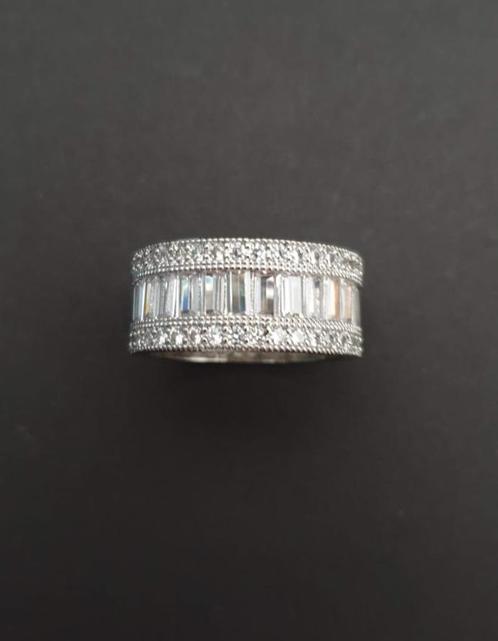Mooie zilverkleurige ring met wit kristal mt 18,5, Sieraden, Tassen en Uiterlijk, Ringen, Nieuw, Dame, 18 tot 19, Zilver, Met kristal