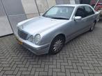 Mercedes-Benz E-Klasse 2.1 CDI E200 Sedan Classic AUT 2001, Auto's, Mercedes-Benz, Automaat, 4 cilinders, Origineel Nederlands