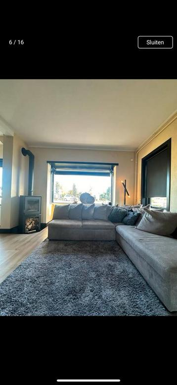Gezellige beige hoekbank met graris extra’s
