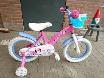 Meisjesfiets 14 inch.met zijwieltjes + mandje fiets is zgan. beschikbaar voor biedingen