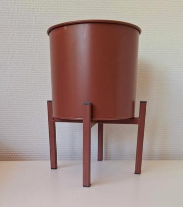 Planten standaard / bloempot op poten beschikbaar voor biedingen